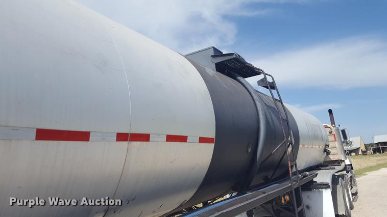 image for item FS9522 1985 Freuhauf 4FL019317 tank trailer