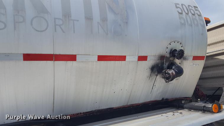 image for item FS9522 1985 Freuhauf 4FL019317 tank trailer