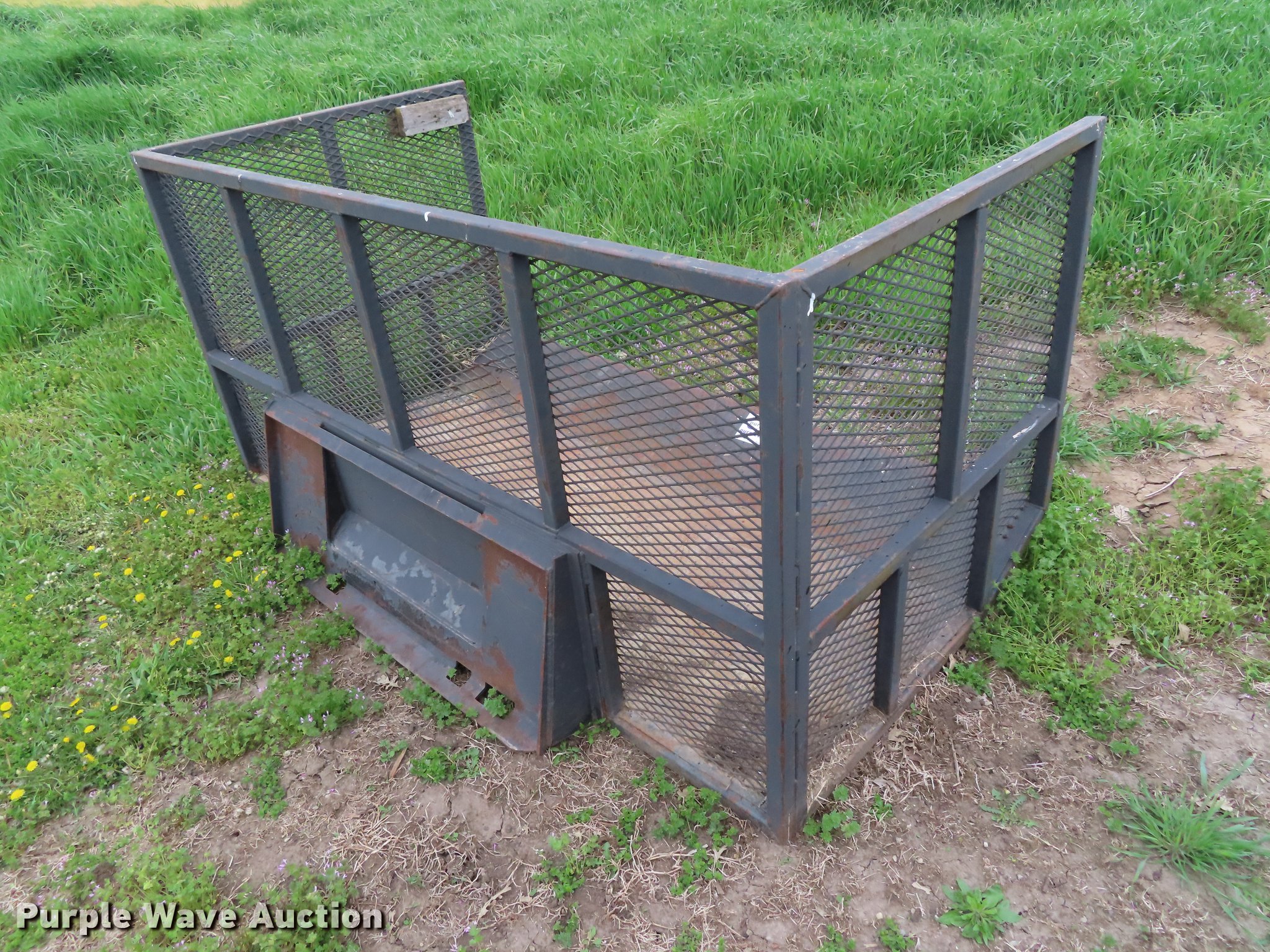 Skid steer trash basket in Frankfort, KS Item DE3456 sold Purple Wave