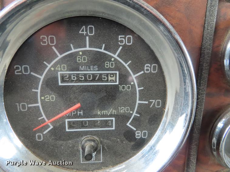 image for item DE3400 2001 Kenworth W900 semi truck