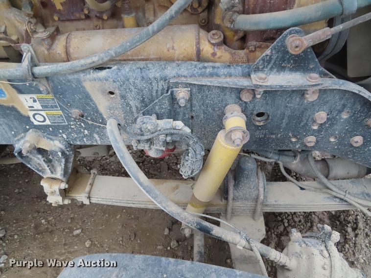 image for item DE3400 2001 Kenworth W900 semi truck