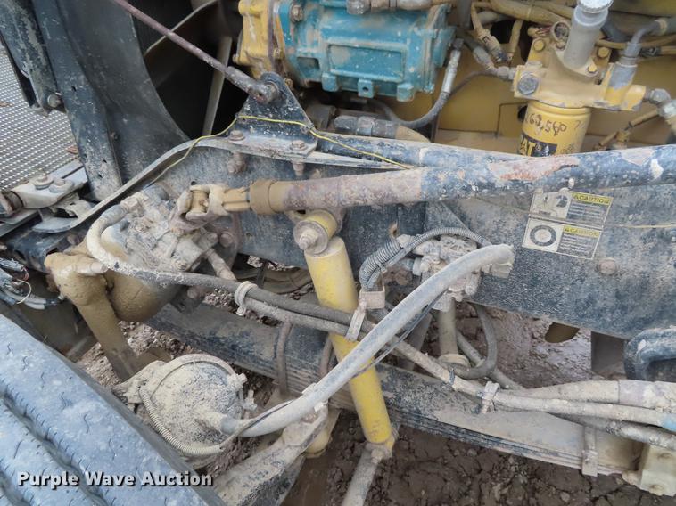 image for item DE3400 2001 Kenworth W900 semi truck