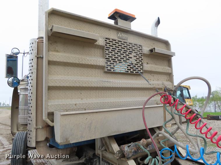 image for item DE3400 2001 Kenworth W900 semi truck