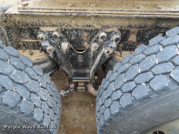 image for item DE3400 2001 Kenworth W900 semi truck