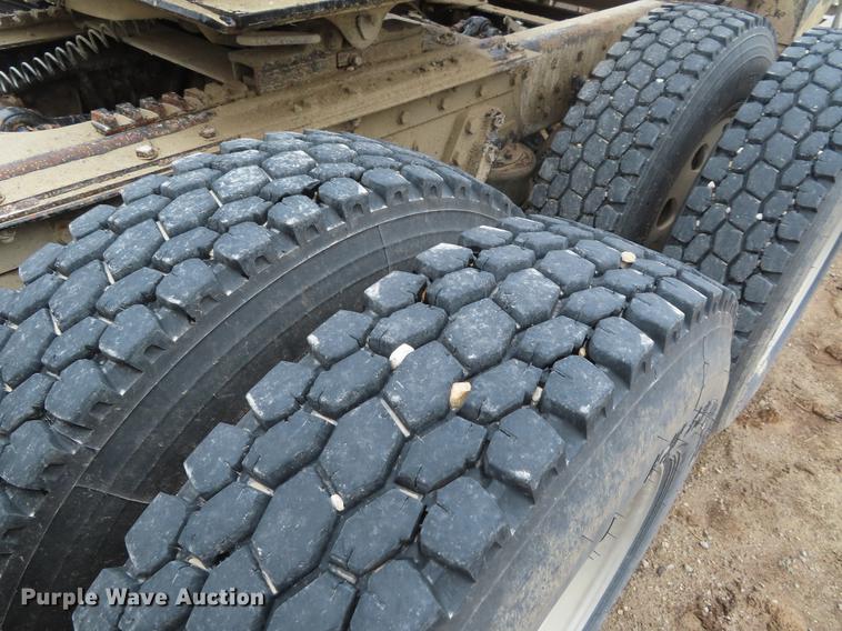 image for item DE3400 2001 Kenworth W900 semi truck