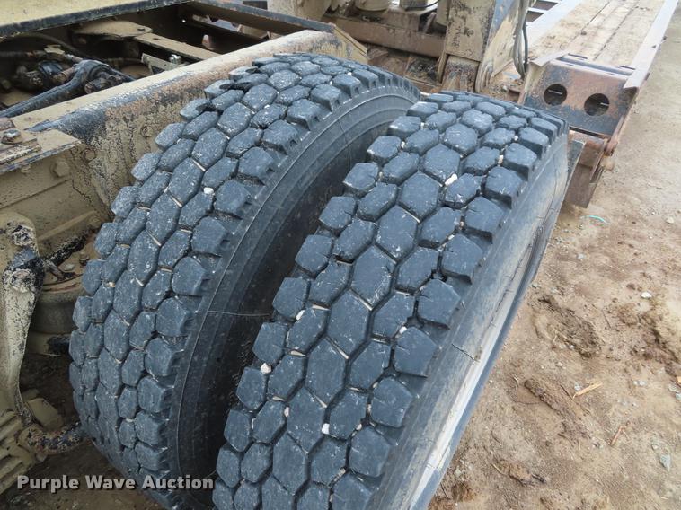 image for item DE3400 2001 Kenworth W900 semi truck