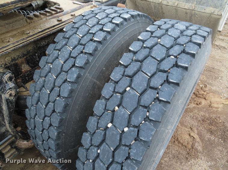 image for item DE3400 2001 Kenworth W900 semi truck