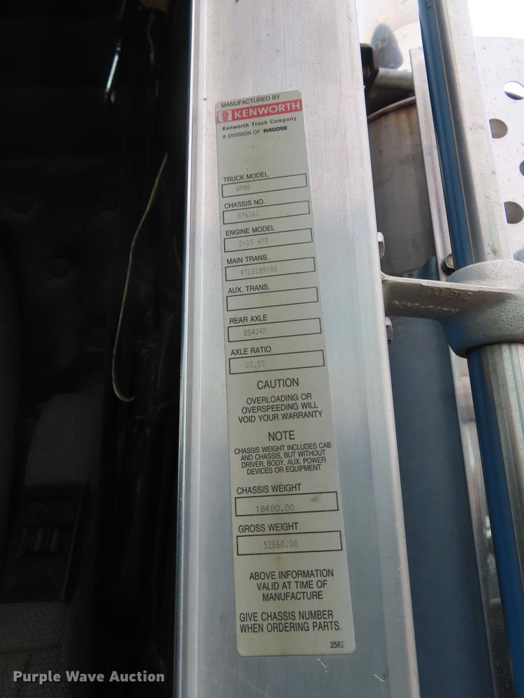 image for item DE3400 2001 Kenworth W900 semi truck