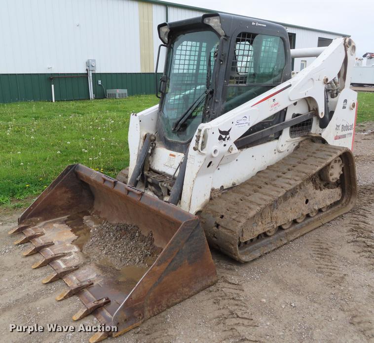 image for item DE3402 2011 Bobcat T770 skid steer