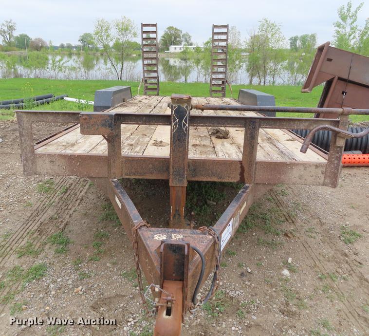 image for item DE3405 2004 Maxwell utility trailer