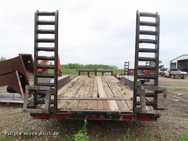 image for item DE3405 2004 Maxwell utility trailer