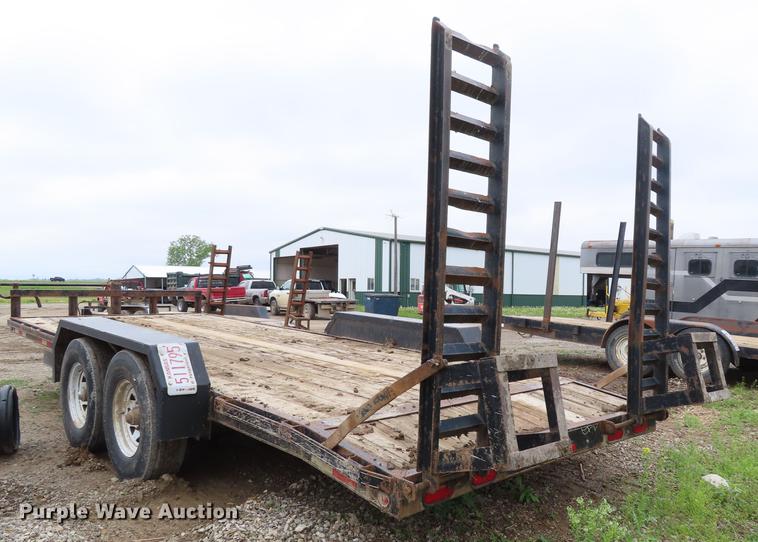 image for item DE3405 2004 Maxwell utility trailer