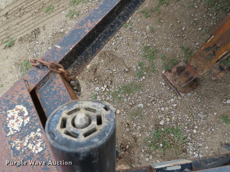 image for item DE3405 2004 Maxwell utility trailer