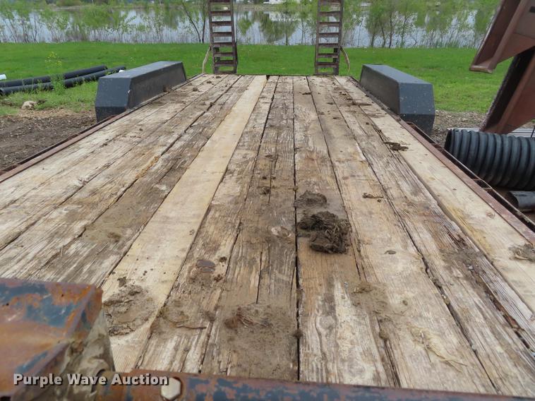 image for item DE3405 2004 Maxwell utility trailer