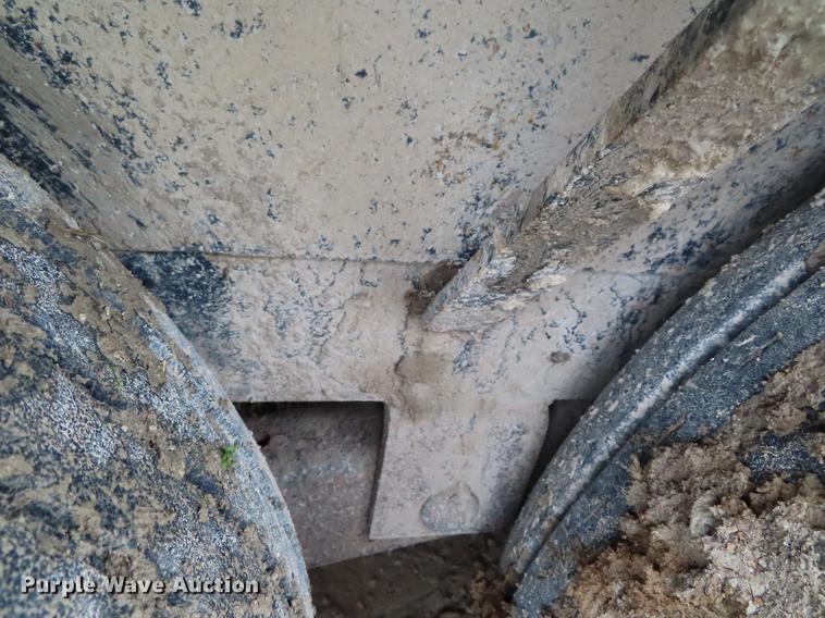 image for item DE3405 2004 Maxwell utility trailer