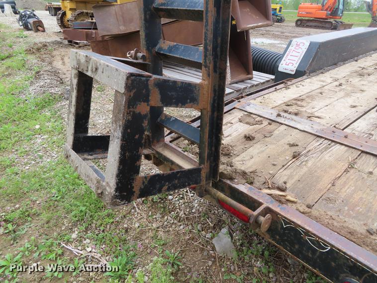 image for item DE3405 2004 Maxwell utility trailer