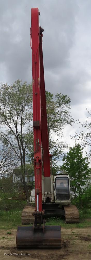 image for item DE3409 2005 Link-Belt 240 LX long reach excavator