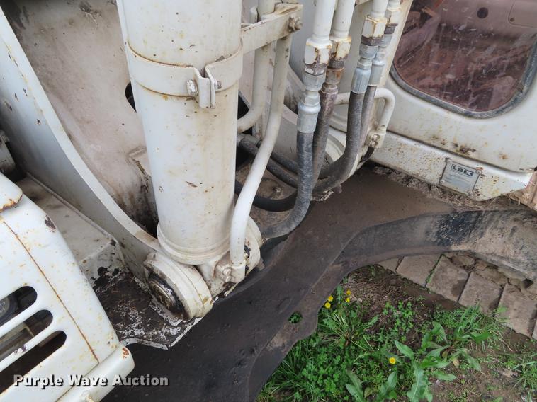 image for item DE3409 2005 Link-Belt 240 LX long reach excavator