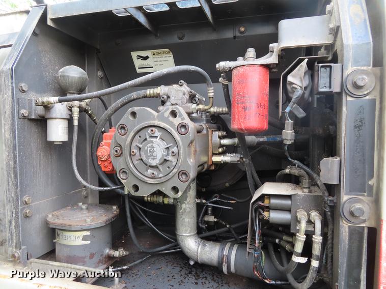 image for item DE3409 2005 Link-Belt 240 LX long reach excavator