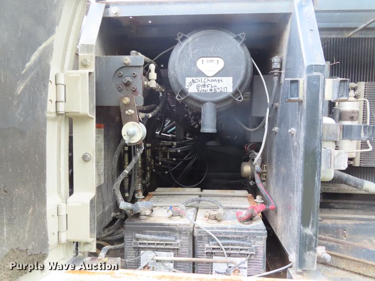 image for item DE3409 2005 Link-Belt 240 LX long reach excavator