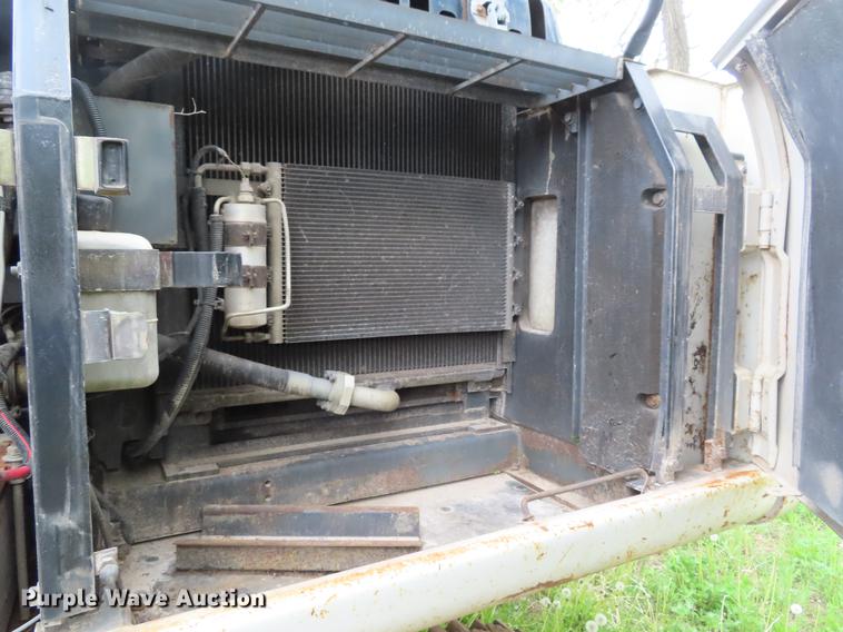 image for item DE3409 2005 Link-Belt 240 LX long reach excavator