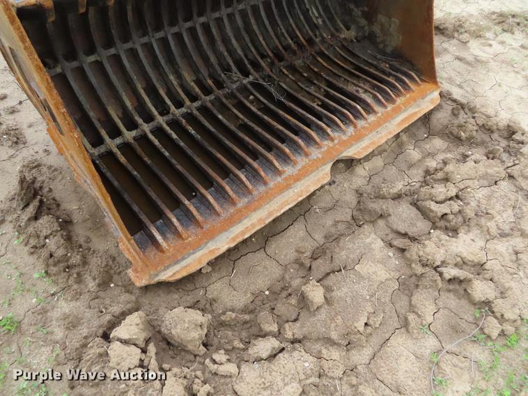 image for item DE3409 2005 Link-Belt 240 LX long reach excavator