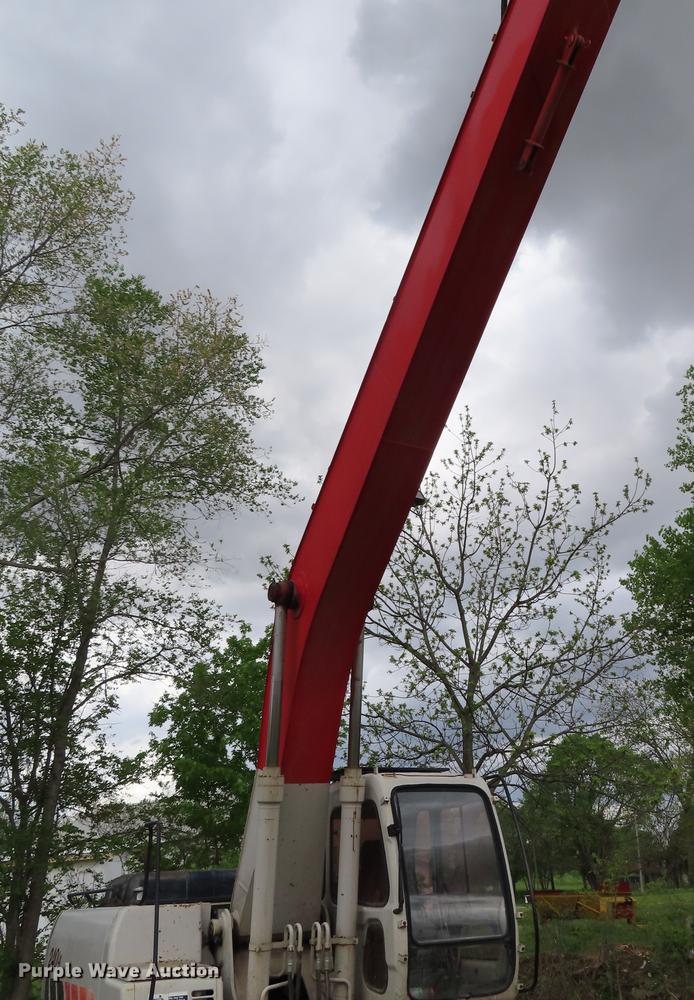 image for item DE3409 2005 Link-Belt 240 LX long reach excavator