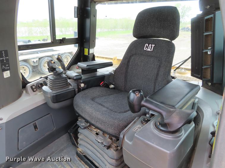 image for item DE3463 2010 Caterpillar D7E dozer