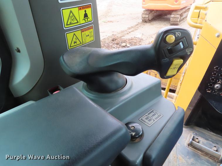 image for item DE3463 2010 Caterpillar D7E dozer
