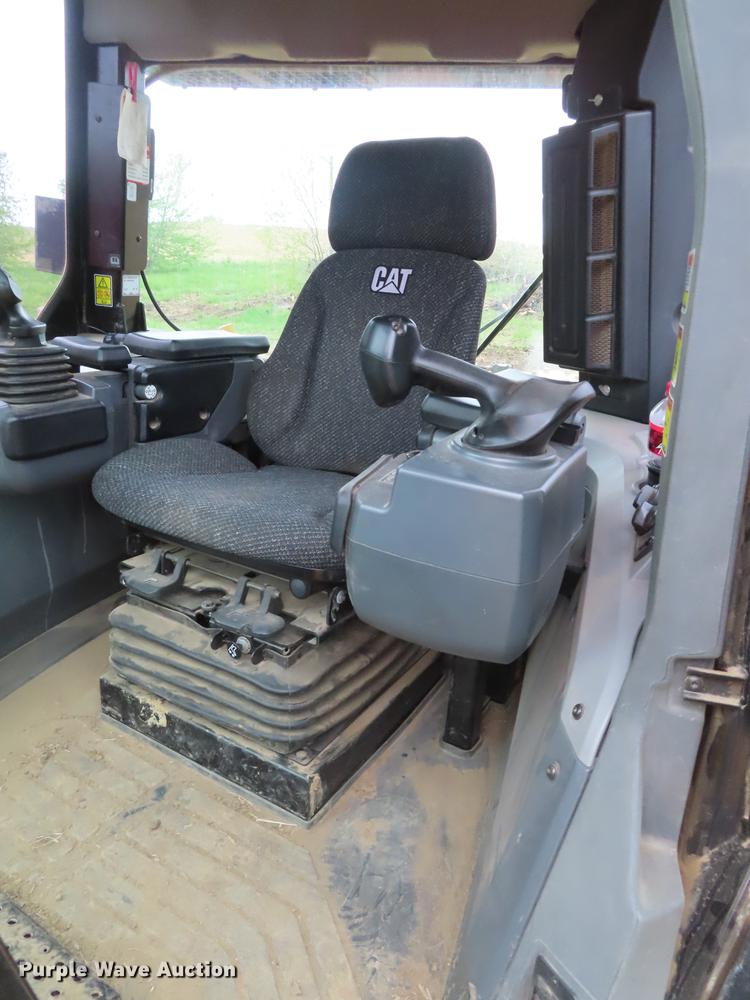 image for item DE3466 2011 Caterpillar D7E dozer