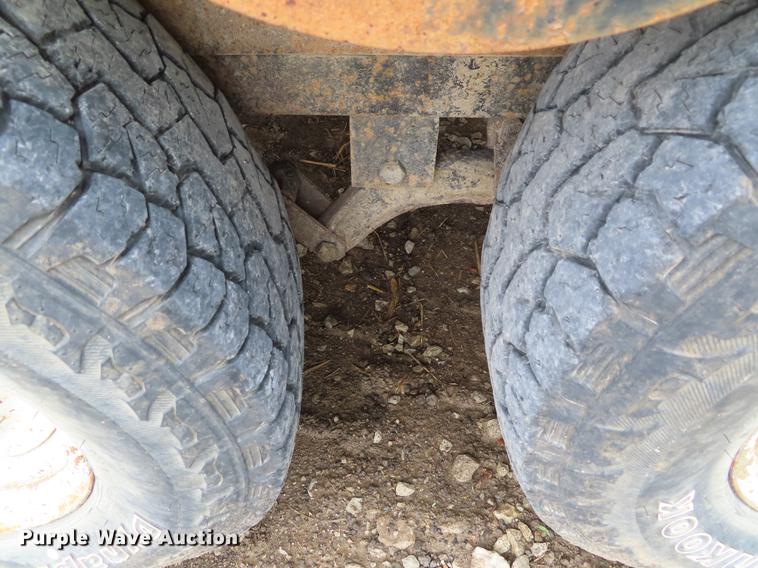 image for item DE3492 1987 HMI utility trailer