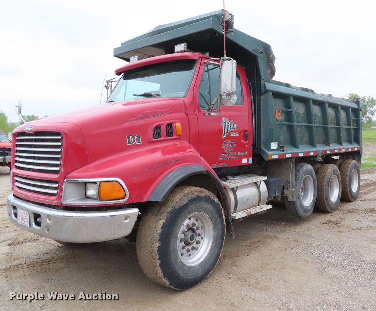 image for item DF7828 1999 Sterling A-Line dump truck