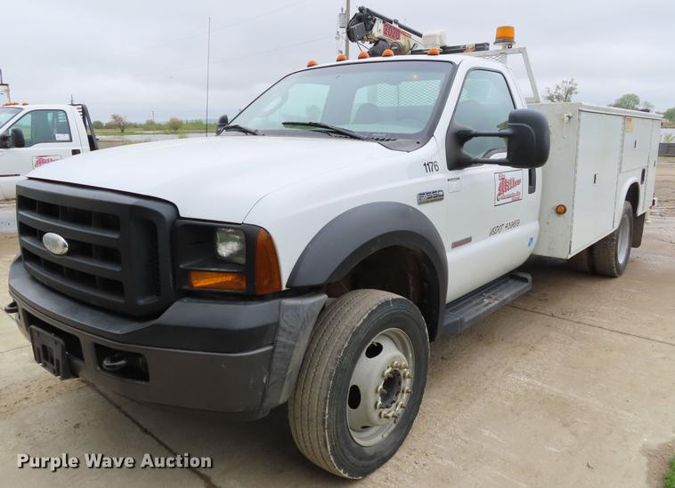 image for item DF7829 2007 Ford F550 utility truck with crane