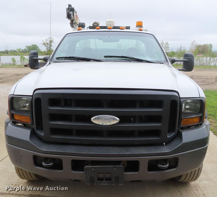 image for item DF7829 2007 Ford F550 utility truck with crane
