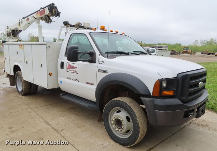 image for item DF7829 2007 Ford F550 utility truck with crane