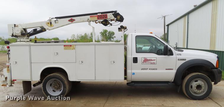 image for item DF7829 2007 Ford F550 utility truck with crane