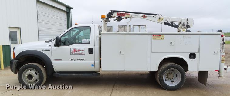image for item DF7829 2007 Ford F550 utility truck with crane