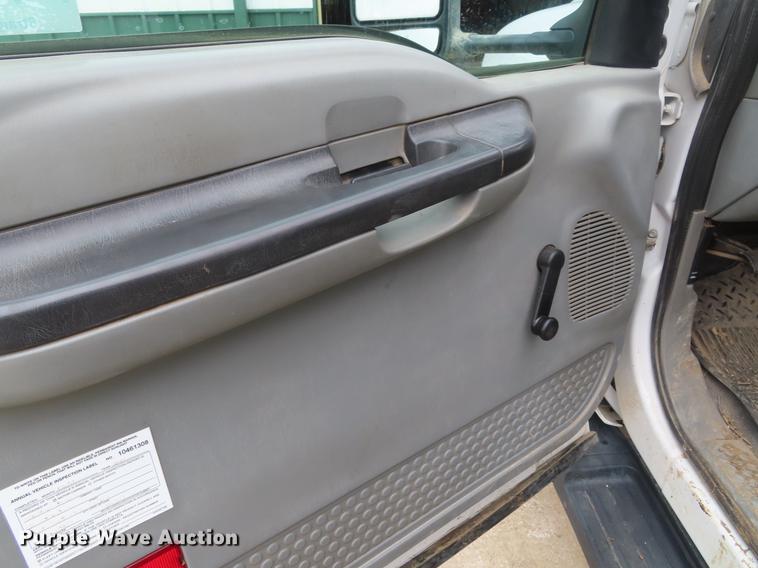 image for item DF7829 2007 Ford F550 utility truck with crane