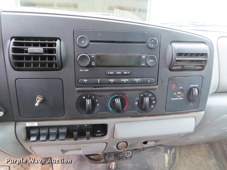 image for item DF7829 2007 Ford F550 utility truck with crane