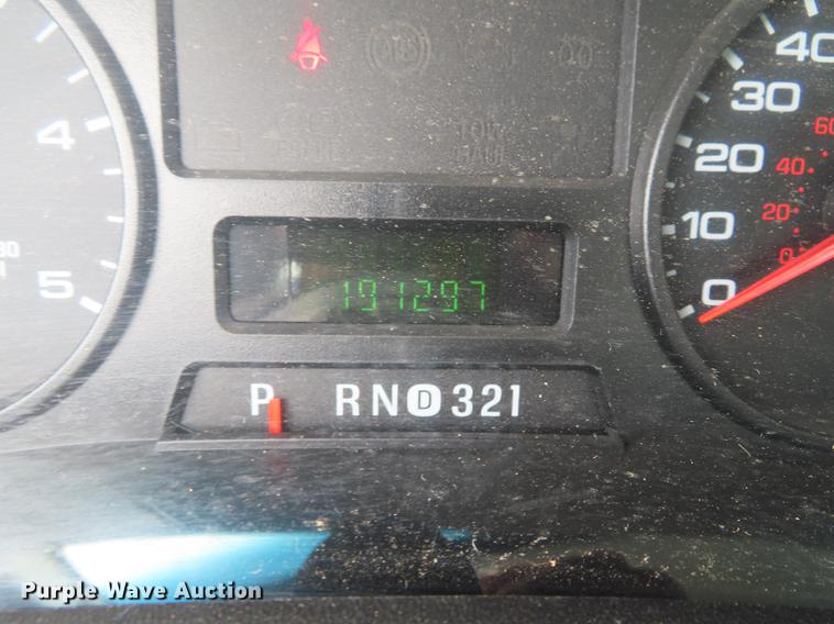 image for item DF7829 2007 Ford F550 utility truck with crane