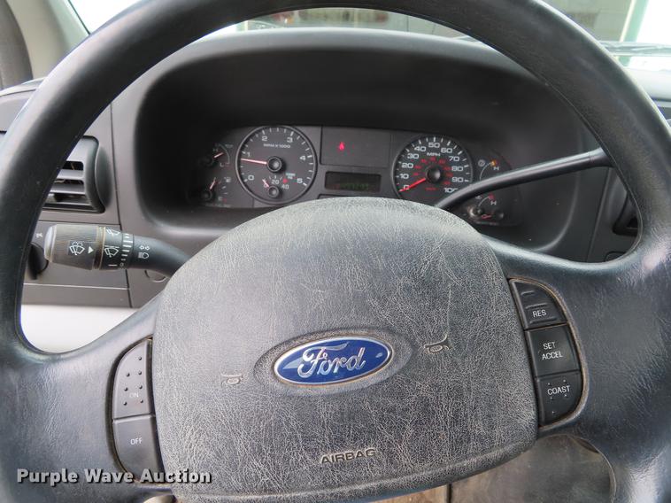 image for item DF7829 2007 Ford F550 utility truck with crane