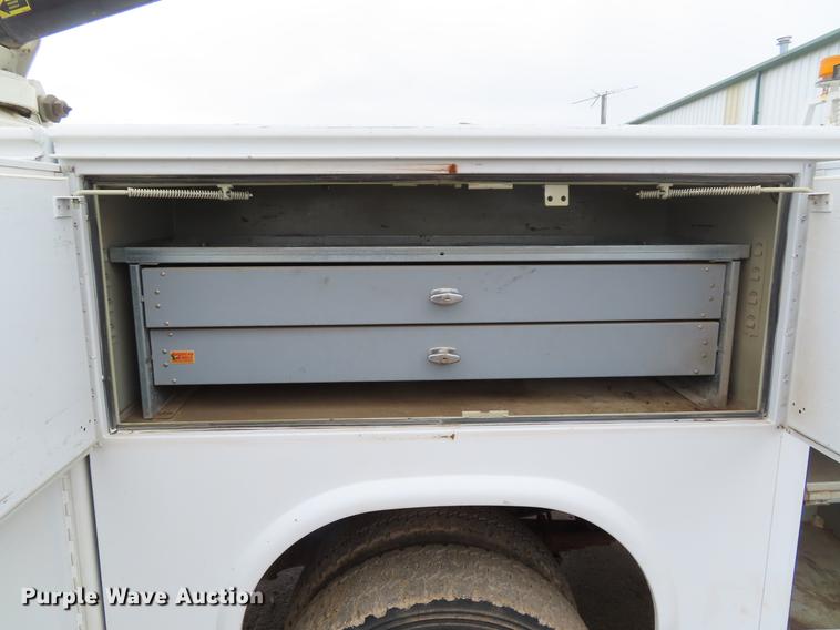 image for item DF7829 2007 Ford F550 utility truck with crane