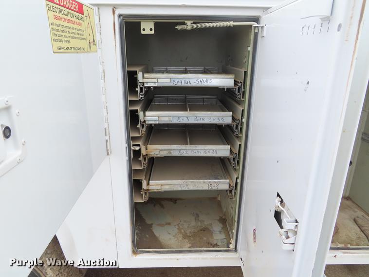 image for item DF7829 2007 Ford F550 utility truck with crane