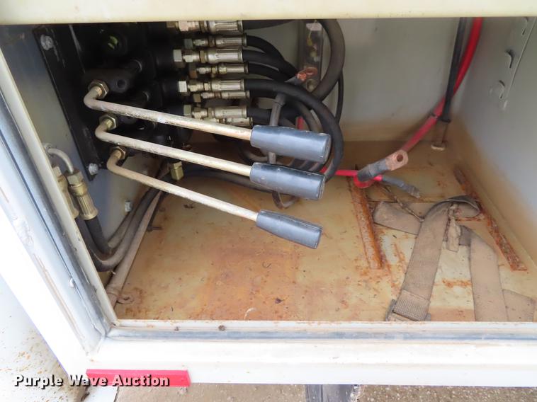 image for item DF7829 2007 Ford F550 utility truck with crane