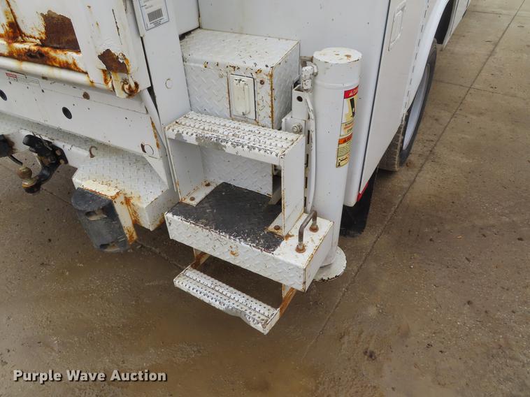 image for item DF7829 2007 Ford F550 utility truck with crane