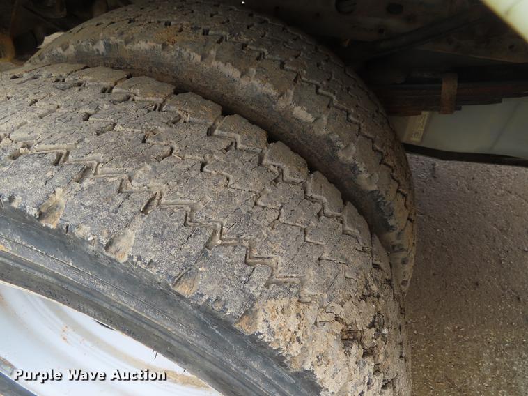 image for item DF7829 2007 Ford F550 utility truck with crane