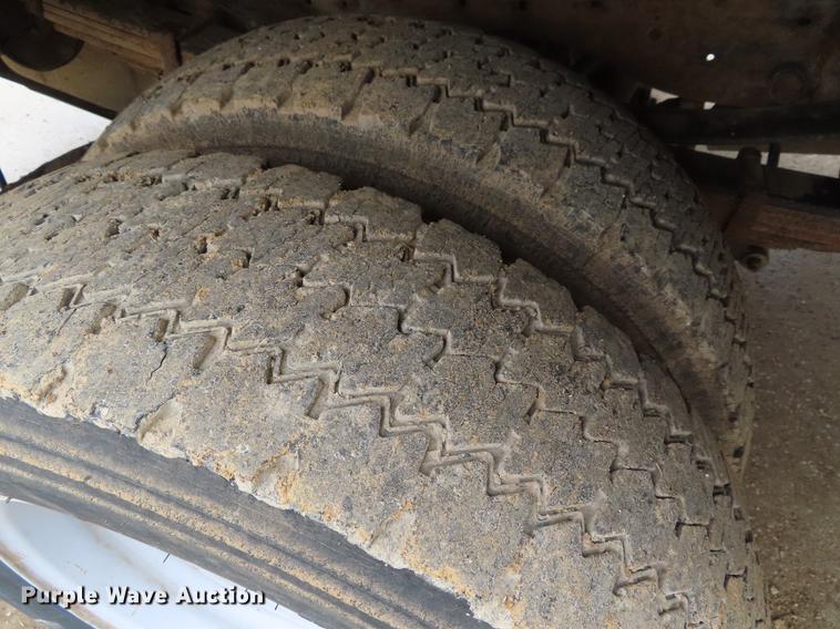 image for item DF7829 2007 Ford F550 utility truck with crane