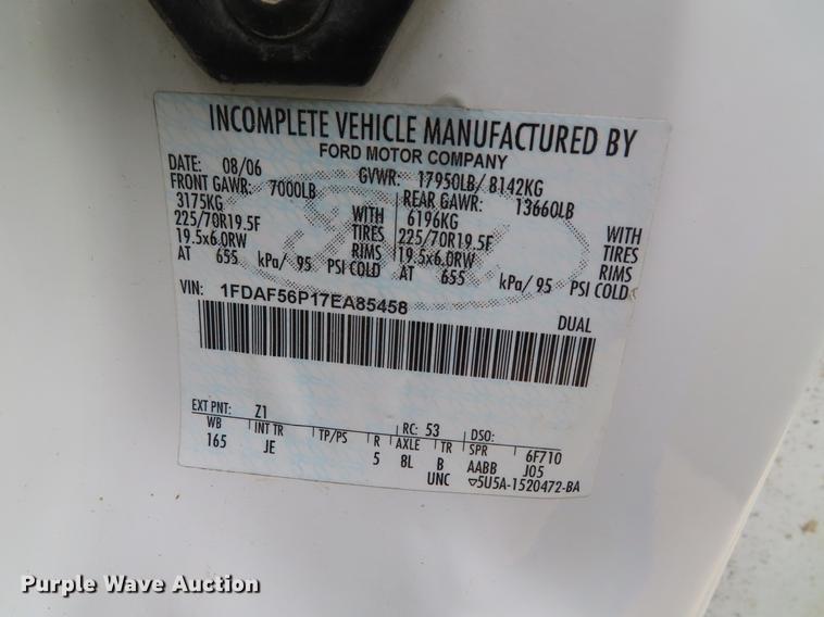 image for item DF7829 2007 Ford F550 utility truck with crane