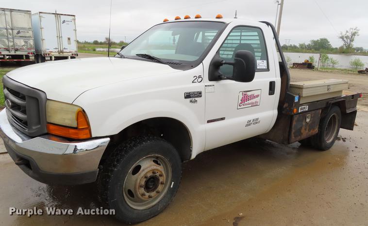image for item DF7830 2000 Ford F550 flatbed truck
