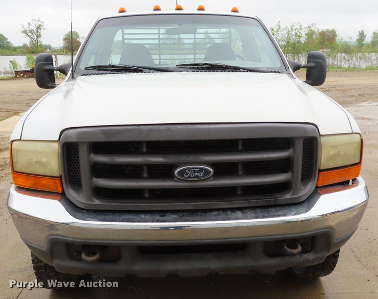 image for item DF7830 2000 Ford F550 flatbed truck